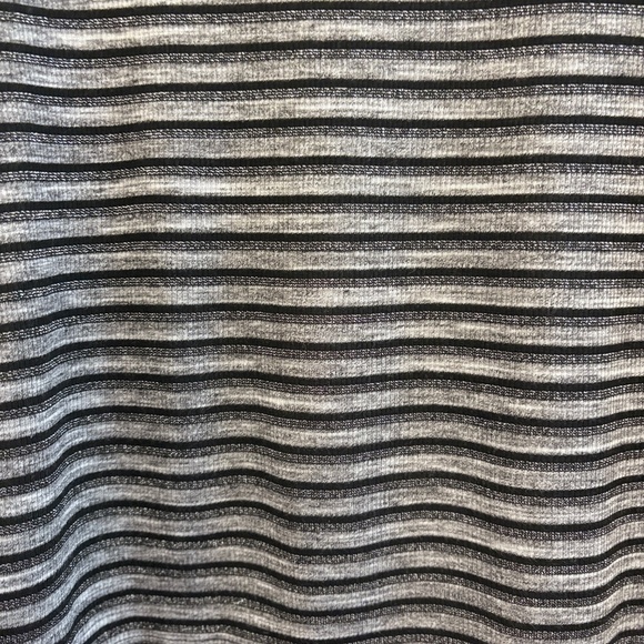 3/$10⚡️Laundry By Shelli Segal Black & Silver Bell Sleeve Turtleneck w Cutout - Picture 15 of 16